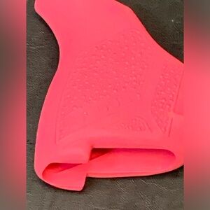 Hogue Handall Slip-On Ruger Grip Sleeve Pink Rubber 18107 – Ruger LCP Rubber.EUC
